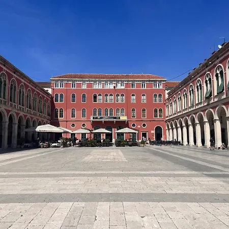 On The Square شقة *