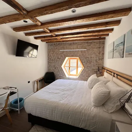 On The Square سبليت