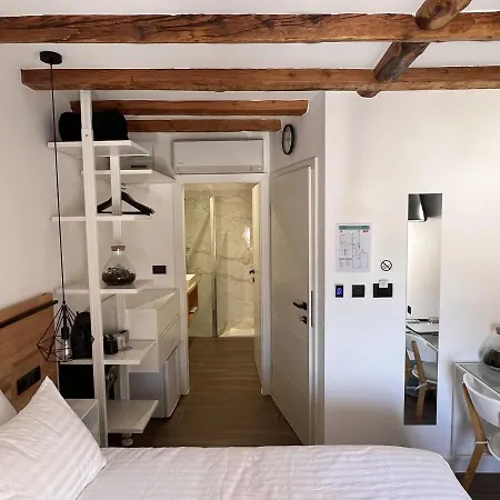 On The Square شقة *