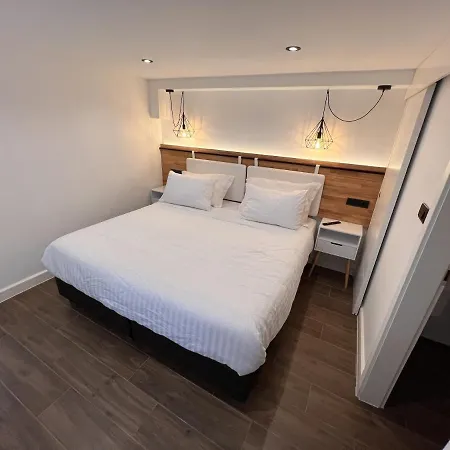 On The Square سبليت