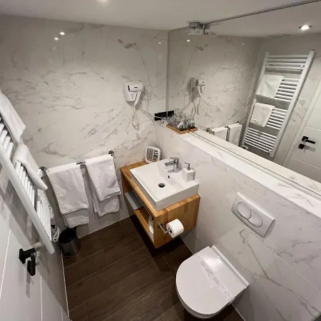 On The Square شقة سبليت