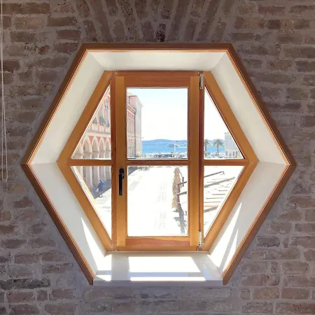 On The Square アパート スプリト