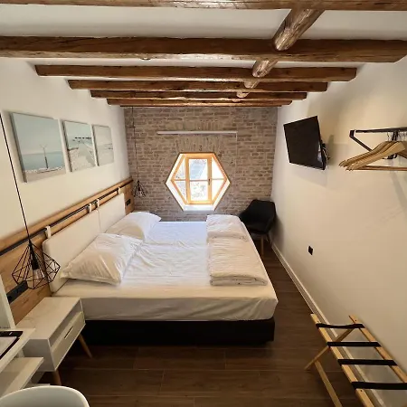 On The Square شقة سبليت