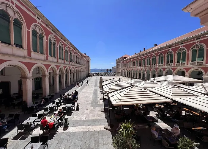 On The Square Apartament Split
