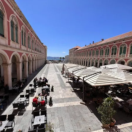 Apartment On The Square Split